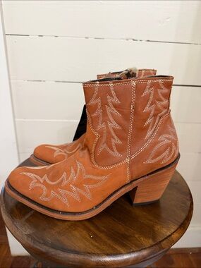 LIBERTY Black Tan Western Ankle Boots with White Stitching